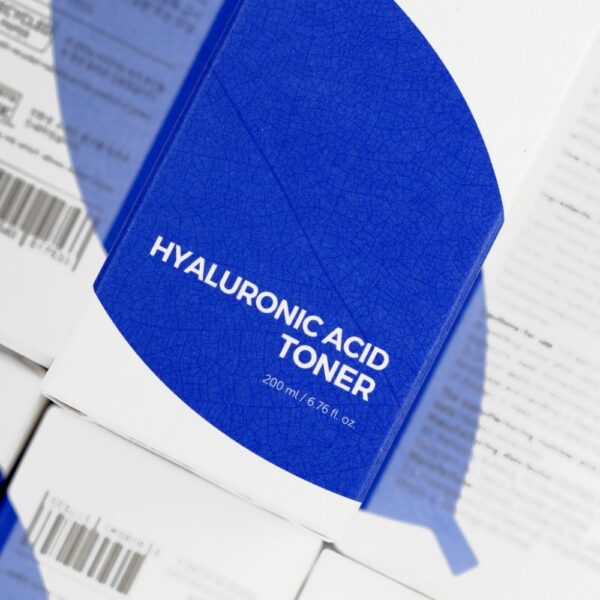 Isntree hyaluronic acid toner plus 5.jpg